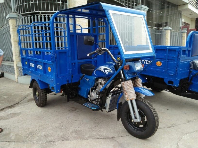 Xe ba bánh chở trâu bò
